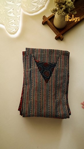 🌿 Ajrakh Cotton Kurta — Timeless Print. Everyday Ease. There’s print… And then there’s Ajrakh — Block printed by hand, dyed with natural colors, and steeped in 400-year-old tradition. 🖐️ Printed in Kutch, Gujarat — using carved wooden blocks 🌾 100% breathable cotton — pre-washed, soft, no stiffness 🎨 Deep reds, indigos & blacks from natural dyes 🪡 Loose, relaxed fits — ideal for Indian weather and layering 🧵 Made in small batches — not mass produced Whether for work, errands, or just feeli