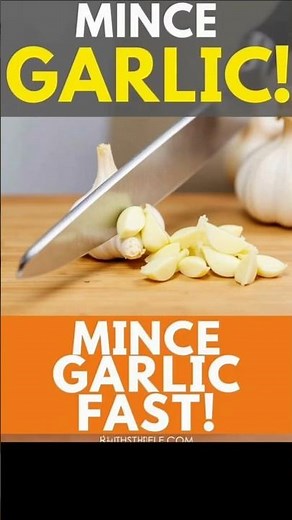 How to Mince Garlic with a Knife – Quick & Easy Kitchen Tip #thehowtohub #food #cooking