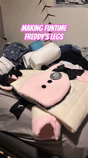 Making Funtime Freddy’s legs #fnaf #fnaftgeory #fnafcosplay #fivenightsatfreddys #funtimefreddy