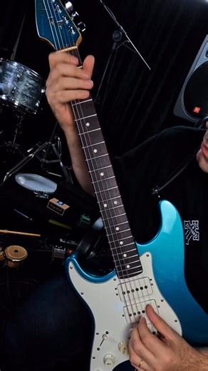 Igor Prado on Instagram: "Back To The Blues Part II - In a “Blues Power” feel. 😎🎸🙏 . . . Backing Track: Stormy Monday (In Session Album - Albert King & Stevie Ray Vaughan) . Gear: Fender Stratocaster American Standart 1996 w/ three Z90s pickups (Harmonic Design). Amp: Fender Pro Tweed + Boss FRV-1 + MXR Phaser 95 . . . #bluespower #albertking #leftypower #blues"