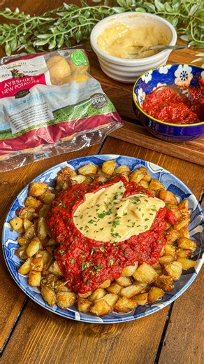 ad PATATAS BRAVAS Summer Tapas Series - lets go 👏🏼🇪🇸 It’s Scottish Ayrshire Potato season! And we all know that using produce when it’s in season results in the tastiest dishes. So I’m using @scotty__brand Ayrshires to make Patatas Bravas to kick off my summer tapas series. Potatoes 750g Scotty Brand Ayrshire potatoes salt 50g animal fat or olive oil spray (dependant on cooking method) Spicy Tomato Sauce 2 tbsp olive oil 1/2 chilli 1 clove garlic 400g passata 1/2 tsp paprika 1/4 tsp smoked p