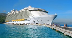 Labadee Haiti September 25 2018 Tourists : vidéo de stock (100 % libre de droit) 1017969736 | Shutterstock