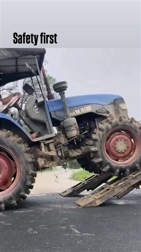 Mia Business Hub on Instagram: "This tractor was climbing into a flatbed when it lost balance and overturned — a reminder that even small mistakes can cause big damage. Always load on level ground and use proper ramps! ⚠️ #FarmSafety #MechanizedFarming #TractorTips #AgricultureNigeria #MiaKiaFarms #farmsmart"