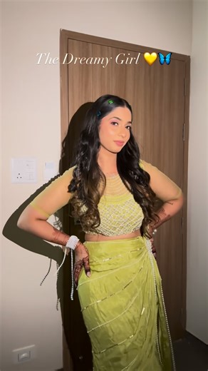 PRANITA TANMAY GUNDAL ♥️🧿 on Instagram: "Cranival eye makeup look ✨💞 Makeup = @makeup_artist_pranita_sonar Bride sister = @nilambari_bhise_waghere @maharashtrian_photoshoot_hub #viral #trending #trendingreels #makeup #weekendvibes"