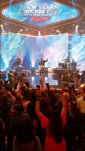 "Iris" on Dick Clark's New Year's #RockinEve 🎉 🎉 🎉