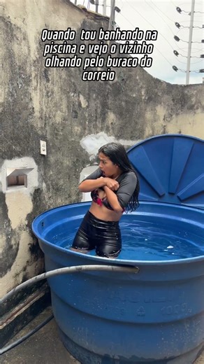 Quando tou tomando banho de piscina e vejo o vizinho olhando pelo correio #comedy #humor #funny