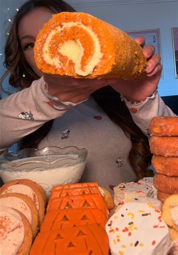 Pumpkin Spice Fall Themed Platter 🍂🎃🍁🕯️ what’s your fav season? #foodie #foodtok #mukbang #asmrmukbang #desserts fall