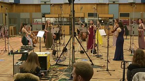 It’s Friday, so you know what that means 🤪🤪🤪 🎙A new episode of Friday Nights from the Abbey Road Studios is here‼️💥 🎻Enjoy a short excerpt from Vivaldi’s gorgeous Concerto for 4 Violins in B minor, RV 580. This week's soloists are Juhee Yang, Lena Segal, Elif Cansever and Viviane Plekhotkine as well as Apolline Khou at the harpsichord. 🎹🎶 #thankgoditsfriday #happyweekend ❤️🤩🎉 | LGT Young Soloists