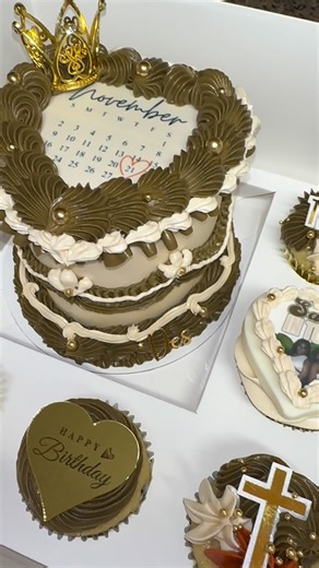 Custom Cakes & Treats 🧑🏾‍🍳 | Hollywood FL📍 on Instagram: "Brown, beige & pumpkin orange signature bento cake box 😍🧡 LINK IN THE BIO TO BOOK WITH ME! 😊 #browardbaker #cakedecorating #browardcakes #homebaker #cakeinspo #bentocake #customcake"