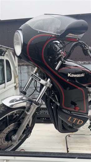 #Z1000LTD #TOMO君...... ☃️TOMO君....雪降ってるよ☃️❄️雪だるまになっちまうよ😭 🌟急募‼️ ⭕️一緒にバイク作業をしてくれる方急募致します👍 ※詳細お問い合わせは公式LINEよりお願い致します🤲 🌟公式LINE‼️全てのご連絡はこちらからがスムーズです‼️また最新情報も随時配信👍 https://lin.ee/H1TK232 ⭕️㊙️動画🎥は、 https://www.tiktok.com/@hrk8198?_r=1&_t=ZS-92QFzUC0WaG TikTok→#hrk8198 🌟販売車輌ページ‼️ https://www.bds-bikesensor.net/bike?shopCode=55646 ※検索サイトより中古車バイク→バイクセンサー→ショップ検索→鉄馬工房‼️ 🌟パーツ販売ページ‼️ https://www.bds-bikesensor.net/parts?shopCode=55646 🌟ヤフオクも見てねぇ〜 https://auctions.yahoo.co.jp/seller/58vcgjAVbxwh2VxTq