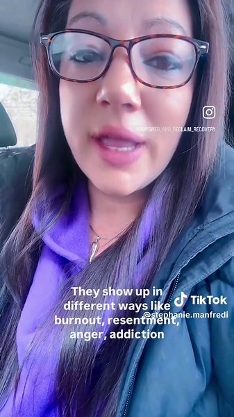 Different expectations. Same damage. When society tells everyone to ‘just be strong,’ no one learns how to actually cope. Unprocessed emotions don’t disappear 🖤 #realtalk #emotionalhealth #breakingcycles #addictionrecovery #parentburnout mentalhealthreels” If you are new here 💜 FOLLOW ME 💜Empower_and_reclaim_recovery for more content related to substance abuse and co-occurring disorders If you are interested in therapy visit www.empowerandreclaimrecovery.com Disclaimer: This content is meant 