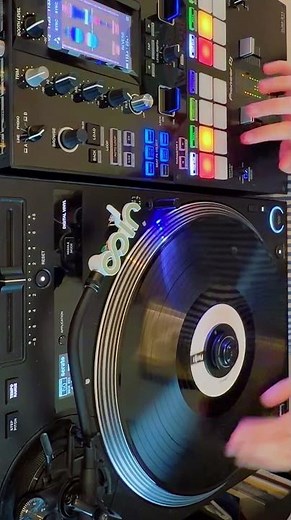 Scratching on Algoriddim Djay 🎚️🔥