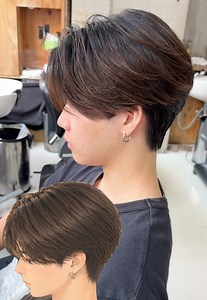 センターパート メンズカット｜ナチュラルなストレートミディアムショート