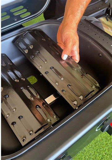 🔴 Δες πως στήνουμε μια ψησταριά υγραερίου! (Part 2) 🔥 Θες οικονομική επαγγελματική ψησταριά? Μόλις την βρήκες! Ψησταριά υγραερίου Thermogatz GS GRILL 2 Planch: ✔ Βασικά χαρακτηριστικά: ✅ 2 ανοξείδωτοι καυστήρες grill 2,5kW ✅ Πλαϊνός καυστήρας plancha 3kW ✅ Συνολική ισχύς: 8,5kW ✅ Επιφάνεια grill: 50x38cm & plancha: 27,5x36cm ✅ 2 μαντεμένιες σχάρες & 1 μαντεμένια πλάκα ✅ Αυτόματη πιεζοηλεκτρική ανάφλεξη ✅ Θερμόμετρο inox & σχάρα συντήρησης ✅ Πλαϊνά ράφια με γάντζους (πτυσσόμενα) ✅ Αποσπώμενο συ