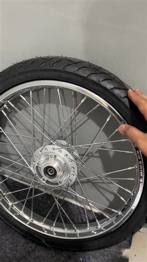 yang mau rakit velg, reparasi velg, ganti ban, pasang ban, atau yg lainnya tentang velg bisa langsung tanya tanya di DM atau nomor yg ada di BIO‼️ #promomakangajian #painting #repaintmotor #KZR #kzrgank