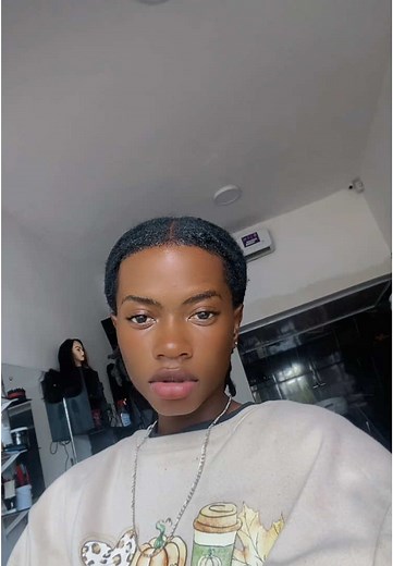 Rema lady 🦅 (@rema.lady)’s videos with som original - VT🥷