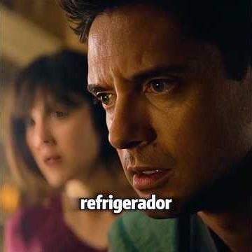 El hombre encontró un mundo diferente en el refrigerado #peliculas #cine
