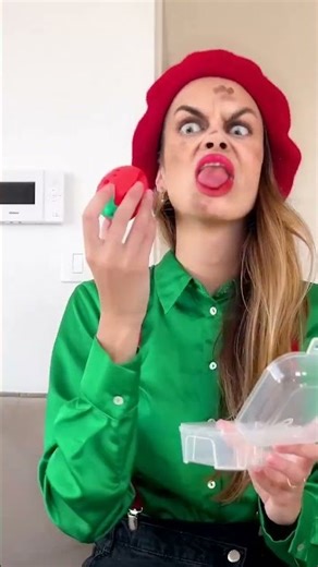 Cat’s New Favorite Gadget? My Beauty Blender! 🐾💖 #viralshorts