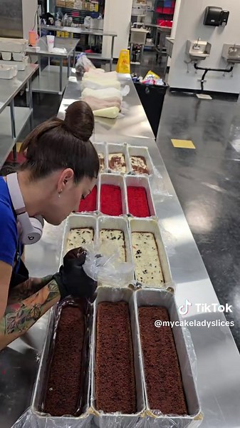 @2 mins my daughter does a dance break lol Build these 13 loaves with us! 😁 LOVING the new kitchen sooo much! #mycakeladyslices #bltkitchen