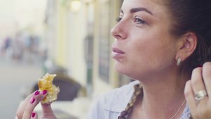 9 Snack Foods That Seem Healthy but Really Aren’t