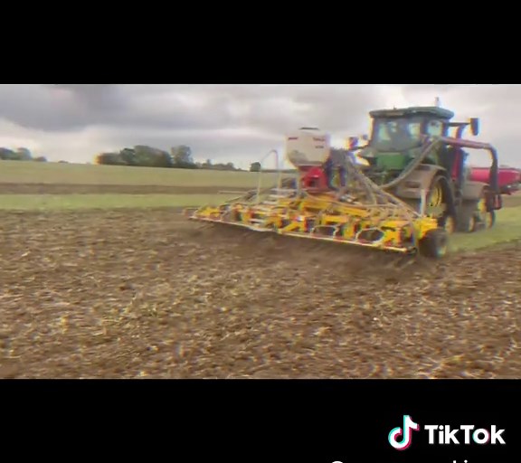 6m Tine-Drill Toolbars working away in the fields this seeding season #versatility #directseeding #rig