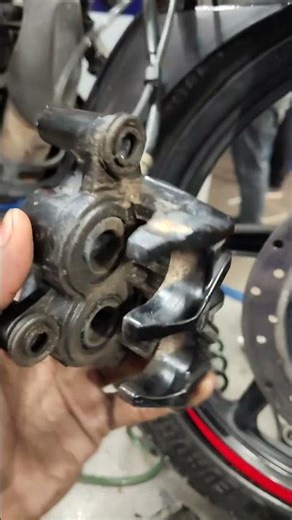 Bajaj Pulsar 125 disc brake repair#vairalvideo #mechanic #bs6bike