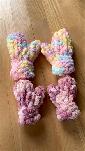 Just Knitted on Instagram: "One thing led to another & we ended up with coziness✨ My 5 year old wouldn’t take hers off and insisted on making snowballs♥️❄️ Can’t wait to make a pair for myself! I just came up with this pattern & they come together so quickly! I think I know what everyone’s getting for Christmas this year☺️ #mittens #diy #mittenlove #handmade #pattern #knit #chunkyyarn #knitting #fingerknitting #handmadewithlove #snow #winter #cozy"