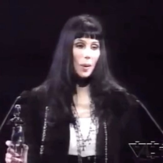 Maud on Instagram: "The moment that changed Chrome Hearts Founded in 1988 by Richard Stark, John Bowman, and Leonard Kamhout, Chrome Hearts began in L.A. making biker gear for themselves and friends after Stark and Bowman couldn’t find jackets they liked. Almost instantly, the label drew attention from Guns N’ Roses, Mötley Crüe, and, most famously, Cher, cementing its place as the go-to for “hair-metal” style Everything changed in 1992 when the Council of Fashion Designers of America unexpected