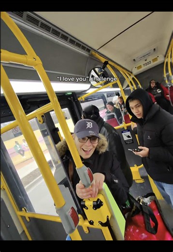 If you’re also looking to get more social again, I made a free guide that’s in my bio #charisma #confidence #hopecore #socialexperiment #ttc