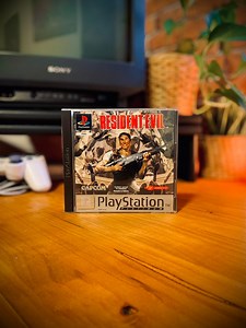 RESIDENT EVIL #residentevil #capcom #ps1 #playstation #ps1games #racooncity #umbrellacorporation #oldgames #retro #retrogaming #nostalgicgames #vintagegames #geek #setupretro #gamingsetup | RetroPaint
