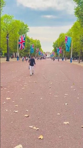 "Exploring the Beauty of UK 🇬🇧 | Gorgeous British Girls 💃, Iconic Bridges 🌉 & Streets 🏙️"