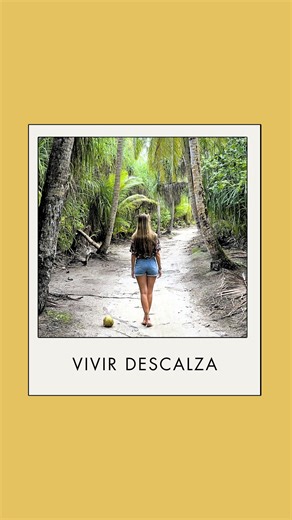 Alberto y Sara on Instagram: "•🇪🇸¡En muchas islas locales de Maldivas🌴, como Dhigurah, se vive descalzo! 🦶🏽 Y es normal ya que al no haber asfalto, ¿Quién necesita zapatillas? Además, por norma tienes que descalzarte para entrar a tiendas o restaurantes. ❌👟 A nosotros personalmente nos encanta, mientras vivíamos aquí nos acostumbramos y ahora, cada vez que llegamos a la isla, nos quitamos las chanclas y no las volvemos a tocar hasta que nos vamos🌴👣 Además es súper saludable y te mantiene
