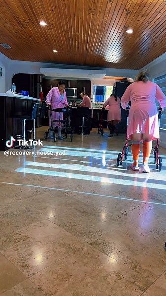 Recovery House Yadi contamos con habitaciones privadas servicio 24/7 transporte no necesitas traer nada solo la ropa de refreso para detalles escribeme al WhatsApp 786-271-5283 #recoveryhousemiami #recoveryhouseyadi #recoveryhouse #casaderecuperacion #cirugia #recuperacion #surgery #surgerytiktok #bbl #mommymakeover #newlifeplasticsurgery #smartplasticsurgery #avanaplasticsurgery #beyondplasticsurgery #xiluetplasticsurgery #thesecretplasticsurgery #masajes