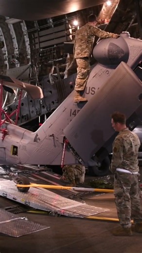 Massive C-17 Cargo Offload During REFORPAC