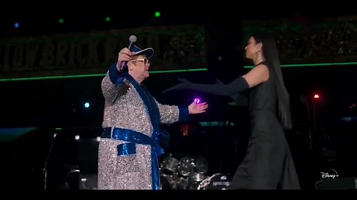 985K views · 52K reactions | Primera presentación en vivo de "Cold Heart" - Dua Lipa y Elton John desde el Dodger Stadium 略變 | Queen Dua Lipa | Facebook
