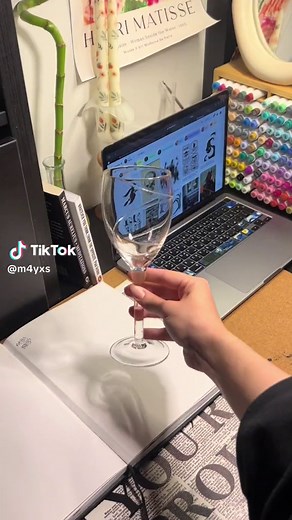 Easiest Skelly Hand Tutorial with AR Drawing Sketch App