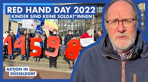 RED HAND DAY 2022! Am gestrigen Red Hand Day hat die Deutsche Friedensgesellschaft NRW in Düsseldorf vor dem Landtag eine kleine Kundgebung organisiert. 📣 Wir fordern ein Ende der Rekrutierung Minderjähirger durch die Bundeswehr, einen Stopp deutscher Waffenexporten (die auch immer wieder in Kinderhände geraten) und allgemein ein Ende des Missbrauch von Kindern und Jugendlichen als Soldat*innen! 🪖🔞 | Deutsche Friedensgesellschaft - Vereinigte KriegsdienstgegnerInnen
