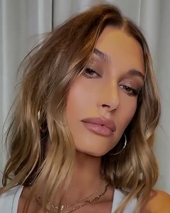 Wir schauen uns dieses Video zum 100x an, Du auch? #GetTheLook ✨GEN Nude Eyeshadow Palette - Rose in Shades Free Spirit, Soul und Stargazer 💄MINERALIST Hydra-Smoothing Lipstick in Focus Und (natürlich!) @haileybiber's inneres Strahlen. 📸: MUA @adamburrell #Makeup #haileybieber | bareMinerals