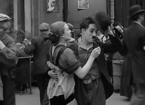 Otro momento inolvidable de la historia del cine: Chaplin bailando ¿Quieres apoyar el proyecto 3 minutos de arte? Haz clic aquí: https://www.3minutosdearte.com/nos-invitas-un-cafe/ | 3 Minutos de Arte