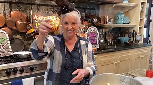 324K views · 15 reactions | My Grandmother Paula made these Popcorn Balls every Halloween when I was little and even for my boys as they were children. I'm sharin' her recipe with y'all now: https://www.pauladeen.com/recipe/popcorn-balls/ | Paula Deen | Facebook