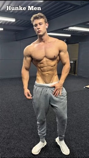 Body symmetry#aesthetic#muscle#motivation#posing#abs#chest#biceps#model#body#hunk#gym#workout#bulge