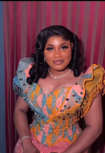 Stunning Bridal Makeup for a Traditional Wedding