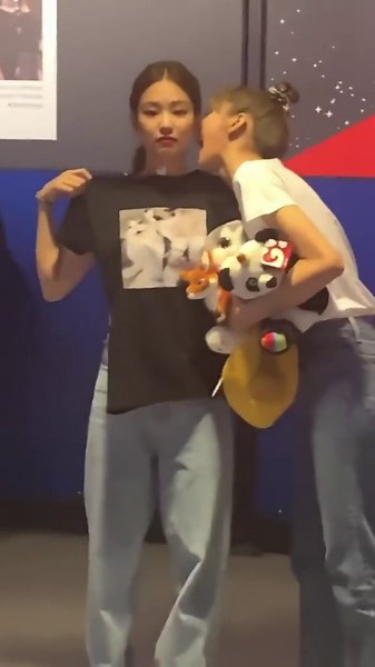 Kagatin Mo: Ang Kakaibang Kolaborasyon ni Lisa at Jennie