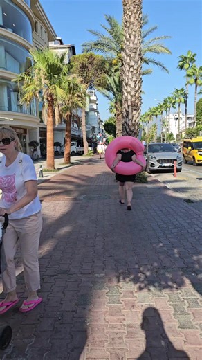 Ullut ilai kiassiorpallaarluni eqqarsartaatsikkut allannguisaramik 🤔🥴😜😂😂 Naah nuann 😍😂 @Ivalu G. Jensen #happy #summer #alanya #turkey #vacation #summerholiday #holiday #fun #joking @Viola S Jensen