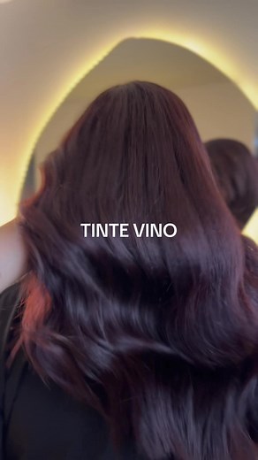 Cómo lograr un cabello color vino moradillo