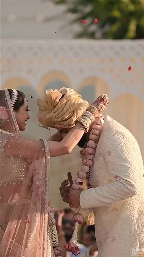 Indian Bridal Entrance | Varmala Ceremony | Couple Kiss | Romantic Indian Wedding | Jawaan | Chaleya