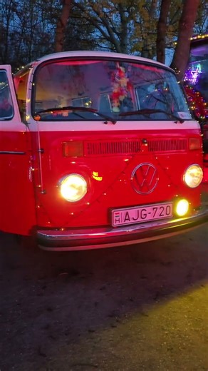 🎄Ünnepi díszbe öltözött járművek járták a falut 🚜🚘