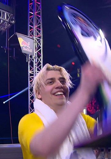 Team Papaplatte gewinnt Red Bull Jump & Run