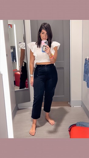 Make it make sense! Wouldn’t it be great if sizing was standardized? Or at least not a 4” difference between brands and styles? It’s not you, it’s the clothes. Carry on! . . #midsizestyle #normalizenormalbodies #bodyneutral Fall fashion, midsize style, body neutral, normalize normal bodies, body image, perimenopause | The Other MK