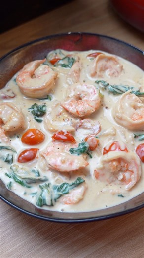 Creamy, garlicky and ready in few minutes! Try this Tuscan Shrimp recipe | Hungry Mom Cooking